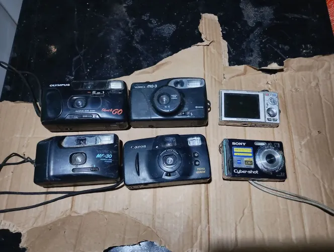 Camera digital e máquina fotografica
