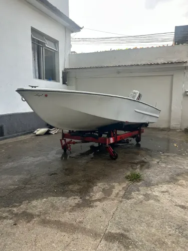 barco canadense 9.000
