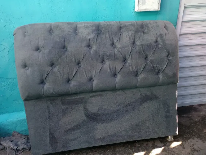 Vendo essa cabeceira de cama Box , casal padrão , semi nova , com menos de um ano de uso .