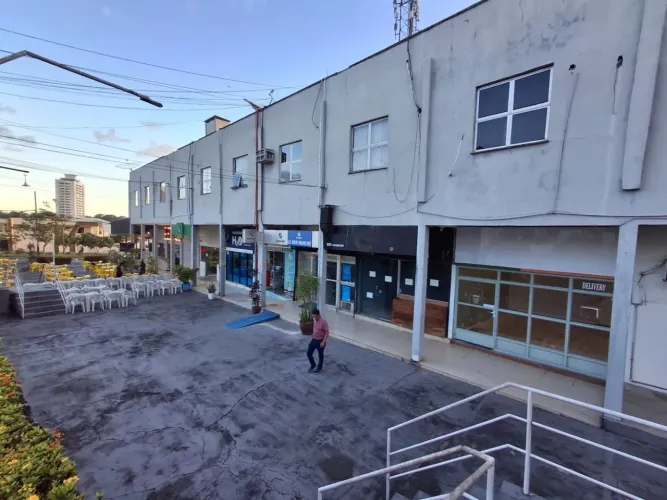 Sala Comercial no Dom Pedro | Térreo | Estacionamento | Le Bon Marché