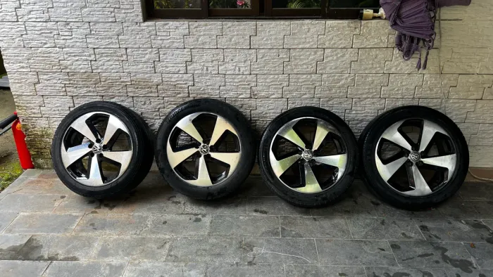Jogo de rodas originais Volkswagen Golf GTI aro 17 com pneus!
