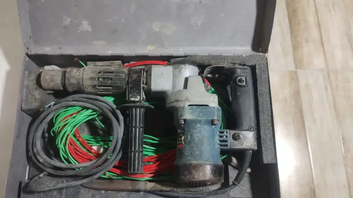 Vende-se martelete bivolt