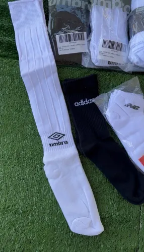MEIÃO DE FUTEBOL UMBRO PRETO E BRANCO