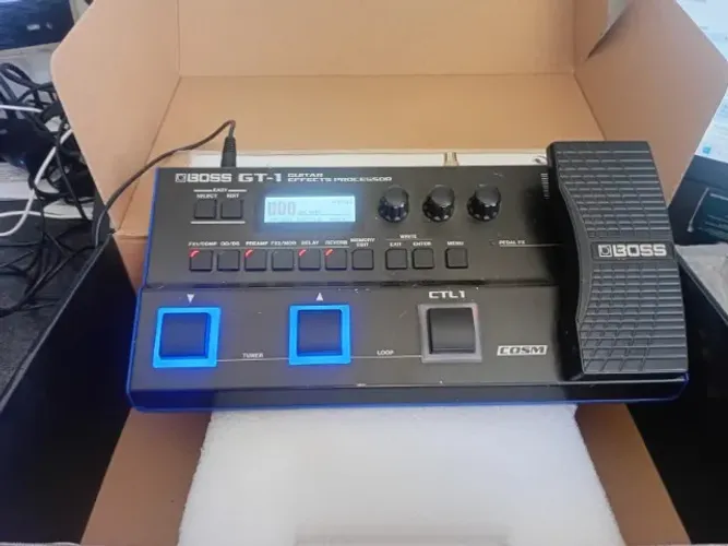 BOSS GT-1 Guitar Effects Processor - Original + Caixa
