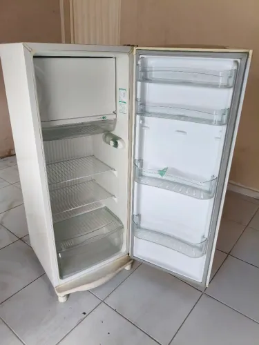 Geladeira consul degelo seco 127w ótimo estado 