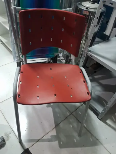Cadeira fixa em polipropileno