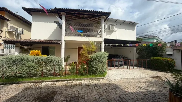 CASA COM PISCINA EM BURAQUINHO
