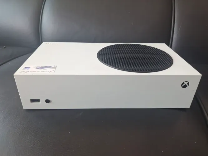 Xbox series s com defeito liga e desliga