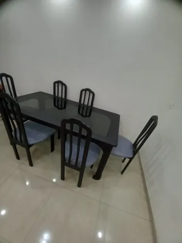 Mesa de jantar com tampão de vidro  6 cadeiras 