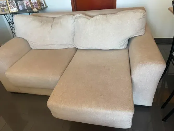 Sofá retrátil, marca Portal Itatiba. Almofadas soltas. 1,70L X 0,98P.