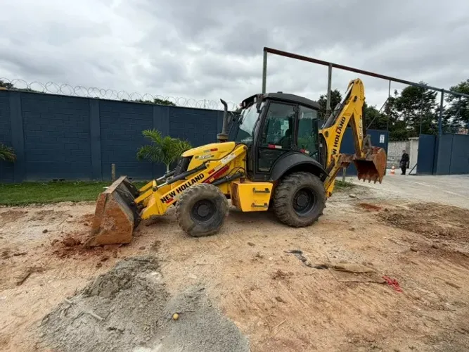 RETROESCAVADEIRA NEW HOLLAND B95 2021 