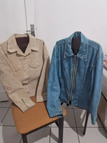 Belas jaquetas,couro cru 44 forrada,outra jeans G zíper moderna, leve as duas por R$70