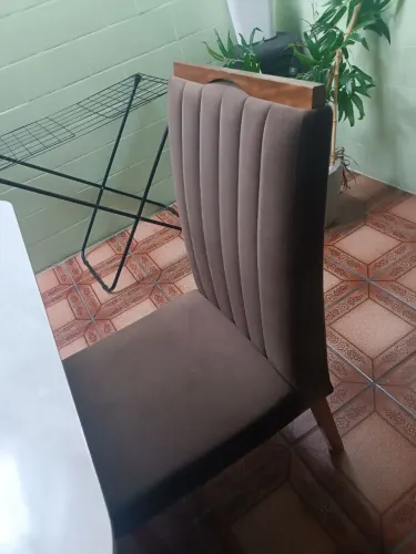 Mesa com 6 cadeiras em perfeito estado