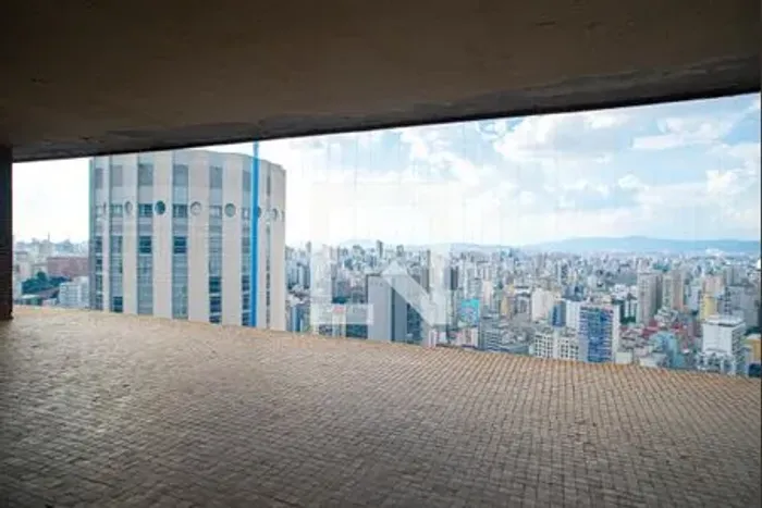 COPAN - ANDAR ALTO - FRENTE PARA A PRAÇA