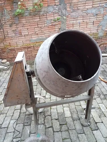 BETONEIRA BOM ESTADO ORIGINAL