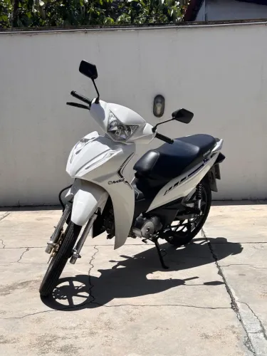 Moto branca semi automática- Única dona