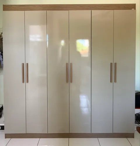 Guarda-Roupa 6 Portas Semi Novo - Excelente Estado (1 ano de uso)