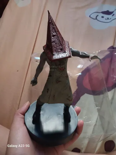 figure pirâmide head silent hill 2