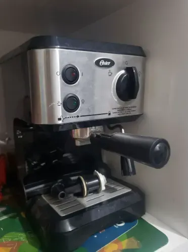 Cafeteita expressa oster italiana para retirada de peças ou arrumar