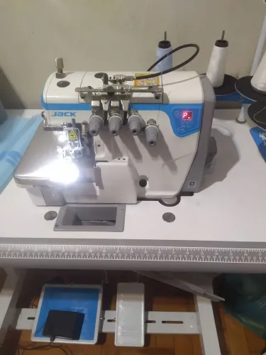Vendo overloque ponto cadeia imbutidor de costura parada de agulha máquina nova valor 4000