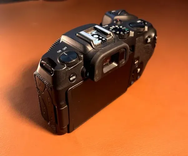 Canon RP + Adaptador + Lente EF 85mm 1.8