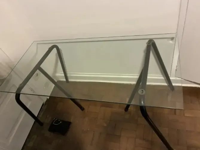 Mesa Escrivaninha Tampo De Vidro Base Tubular Preta (Usado)