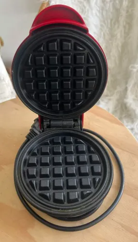 Maquina de Waffle/Panquequeira Elétrica Portatil Antiaderente - nunca usado