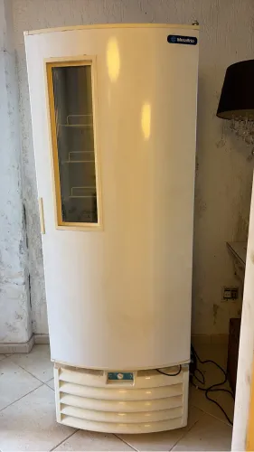 Excelente Congelador Metalfrio com 7 prateleiras internas