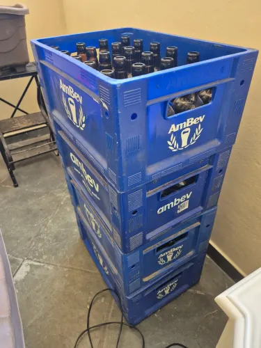 Caixas de cascos de cerveja