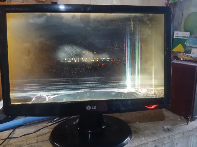 Monitor pra computador LG 20 polegadas com defeito