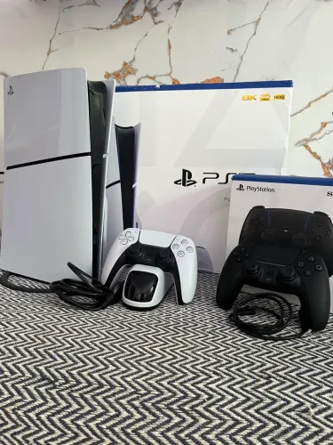PlayStation 5 Slim com disco 1TB (Dois controles)