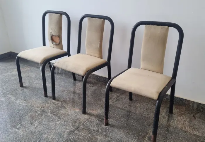 3 Antigas Cadeiras Retrô em Ferro Grosso para Restauro 
