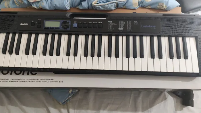 Teclado casio novo com pé e banco