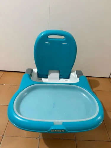 Cadeira de alimentação infantil