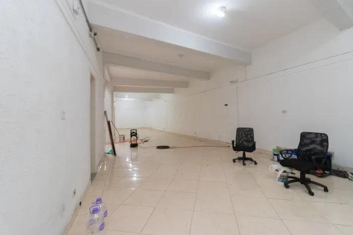 Loja na Rua Antônio Paganini, 246 - Loja B  130 m²