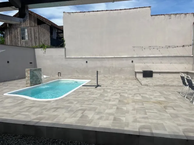 Casa 4 quartos c/piscina, churrasqueira, 200m², garagem 5 carros, Adhemar Garcia.
