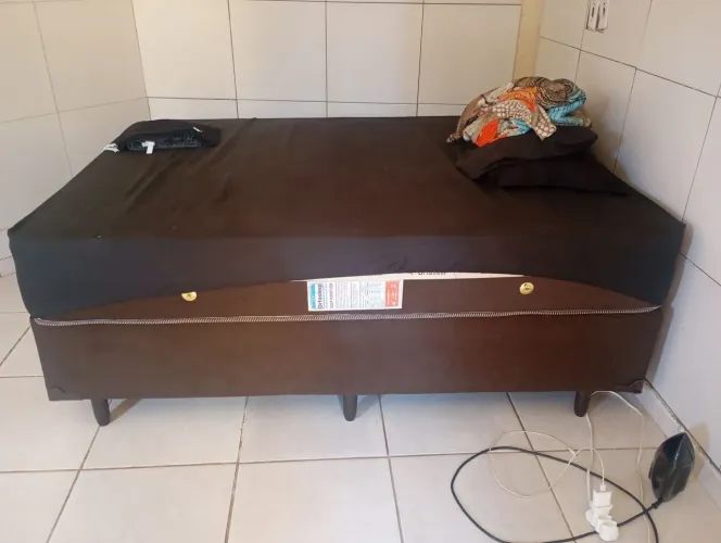 Vendo cama semi nova