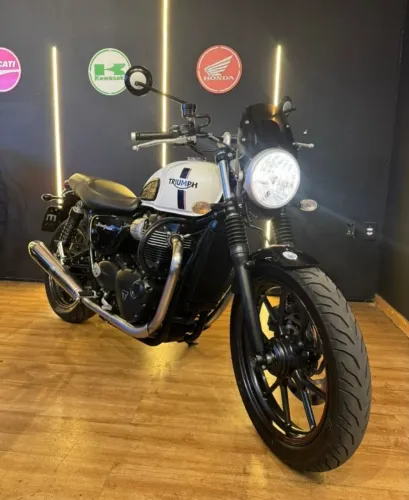 TRIUMPH STREET TWIN 900 NOVÍSSIMA