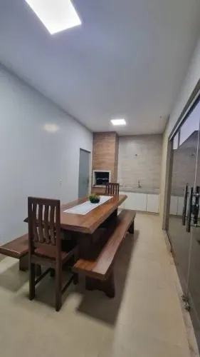 VENDO EXCELENTE CASA EM CURITIBANOS - BAIRRO CENTRO