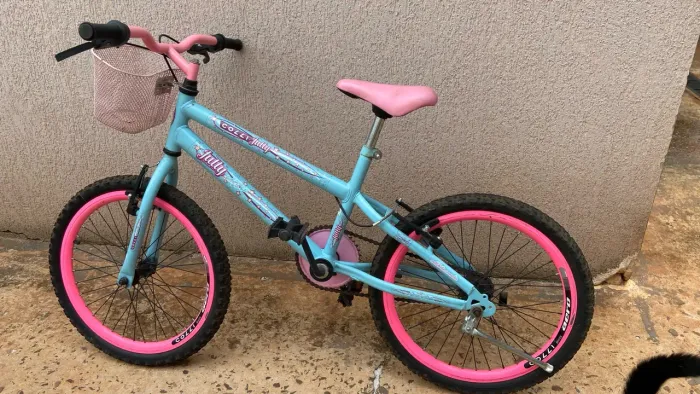 Bicicleta menina em perfeito estado