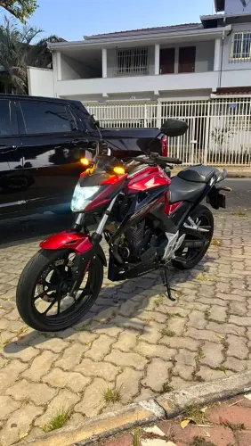 Vendo CB 300F 2025 Preço Negociável.
