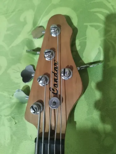 Baixo condor todo original 