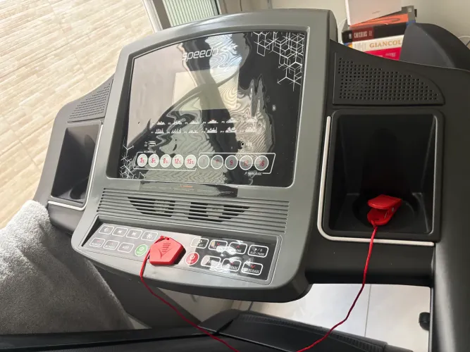 Esteira Speedo TR6 com inclinação eletrônica