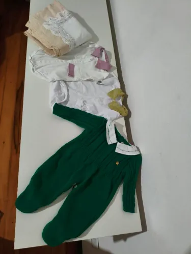 Lote de roupinhas de bebê até 3 meses