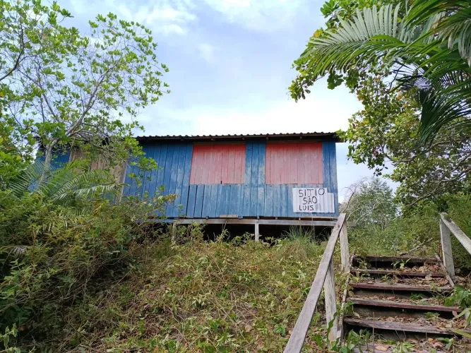 Terreno de Frente pró Rio Urubu