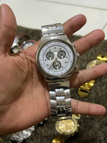 Swatch cara branca prata