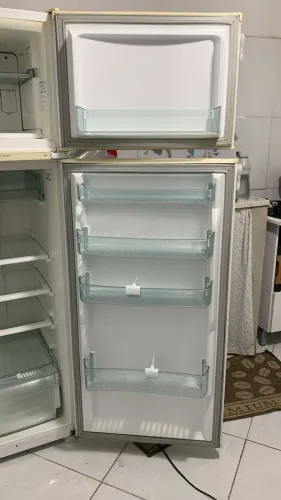 Vendo geladeira em ótimo estado e funciona perfeitamente