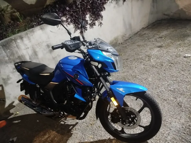 Vende-se moto integra , sem detalhes pegar e andar