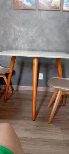 Mesa com 4 cadeiras