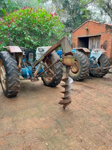 VENDE-SE COMBO: Tratores Ford 6600 + Ford 4610